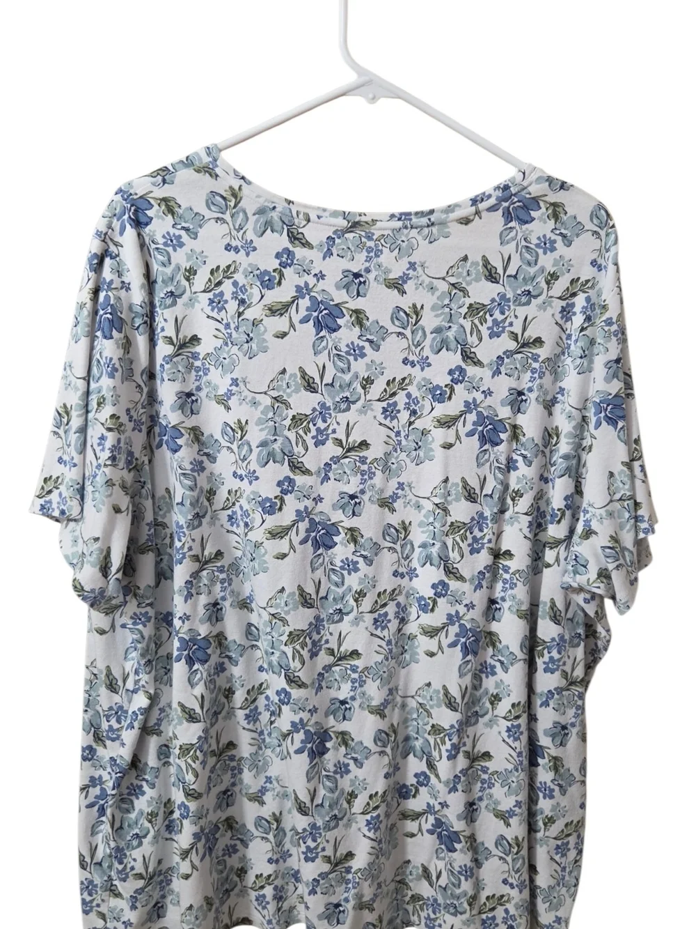 croft & barrow Light Blue Floral V-Neck Short Sleeve Tee